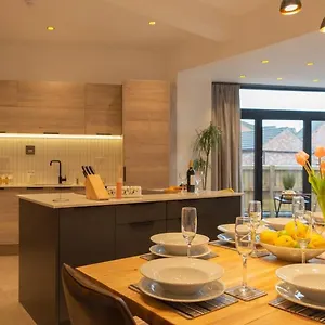  Holiday home Escape 2 Unwind At The Parade, Accommodates 10 United Kingdom